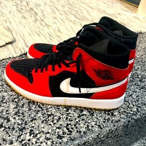 Air Jordan 1 Mid SE